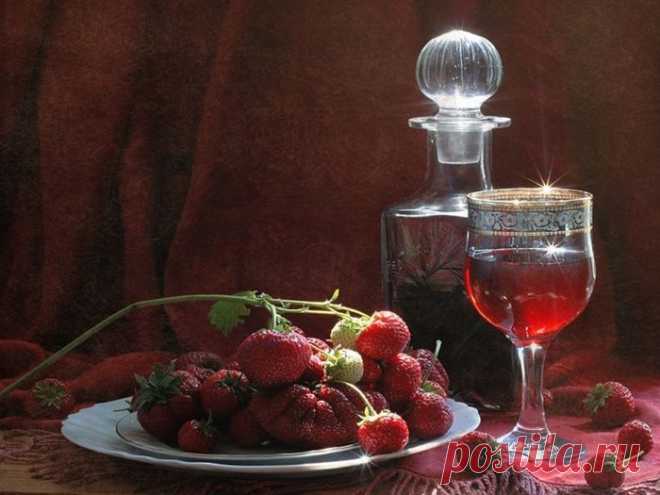 Клубничное домашнее вино