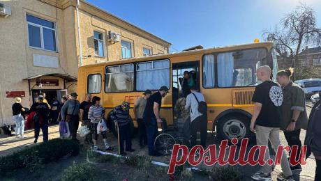 В оперштабе Тихорецкого района рассказали о ситуации в регионе. Оперативные и специальные службы, а также правоохранительные органы продолжают работать на месте чрезвычайного происшествия (ЧП) в Тихорецком районе Краснодарского края. Об этом сообщается в Telegram-канале оперативного штаба ...