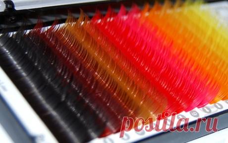 Цветные ресницы: видео-инструкция как сделать своими руками, особенности декорирования накрашенных шикарных объемных волосков, премиум класса, на ленте, "перьев", "паучьих лапок", цена, фото