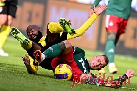 «Локомотив» одержал волевую победу над худшей командой РПЛ. «Локомотив» на своем поле обыыграл «Химки» в матче 20-го тура Российской премьер-лиги (РПЛ). Встреча прошла в воскресенье, 6 марта, и завершилась со счетом 3:2 в пользу москвичей. В составе победителей голами отметились Гирано Керк, Вильсон Изидор и Ян Кухта. У гостей дубль на счету Дидье Ламкеля Зе.