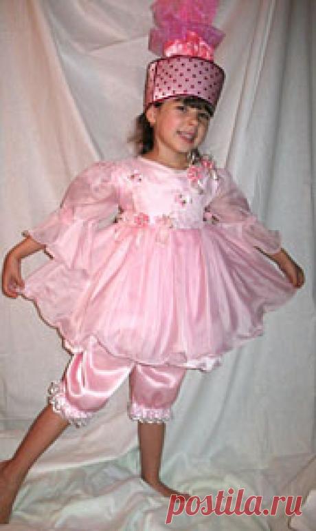 Фейерверки и хлопушки – неотъемлемые атрибуты веселого праздника. Это стихотворение-визитка поможет детям эффектно представить и защитить карнавальный костюм Хлопушки.