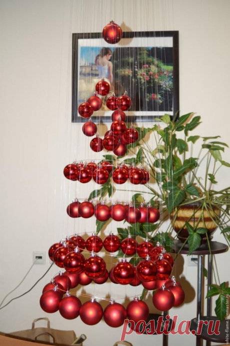 Парящая елочка из шариков