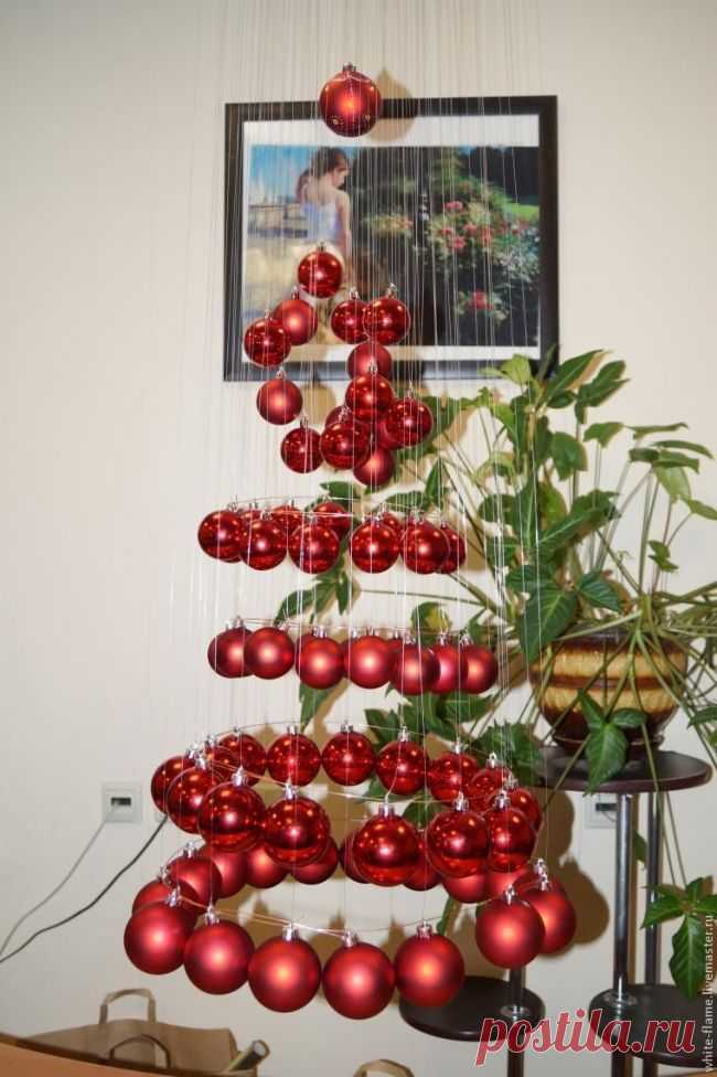 Парящая елочка из шариков