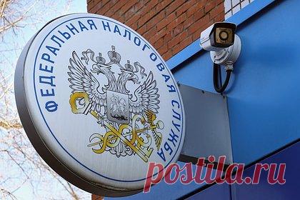 В России захотели собирать больше налогов с бизнеса. В России захотели увеличить базу для исчисления страховых взносов, уплачиваемых работодателями за своих сотрудников. В следующем году единую базу для всех трех фондов планируется повысить до 1,92 миллиона рублей — против ранее планировавшихся 1,56 миллиона. В 2023 году взносы будут перечисляться единым платежом.