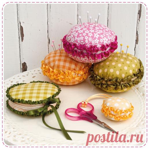 Лоскутные мелочи и не только.....: игольница