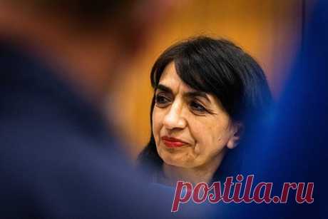 Немецкий депутат нарисовал свастику