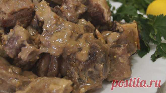 Говяжьи Рёбрышки Тающие во рту 
Тающие говяжьи ребрышки, мясо на косточках необыкновенно нежное и ароматное.
ИНГРЕДИЕНТЫ
Говяжьи ребра -1 кг.
майонез — 4 ст. л.
соль – 1 и 1/3 ч. л.
Лимон – сок 1 лимона
Чеснок – 4 зубчика
горчица з…