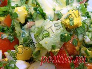 Свежий салат с зеленым чесноком готовим дома рецепт с фото