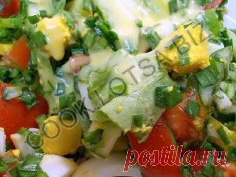 Свежий салат с зеленым чесноком готовим дома рецепт с фото
