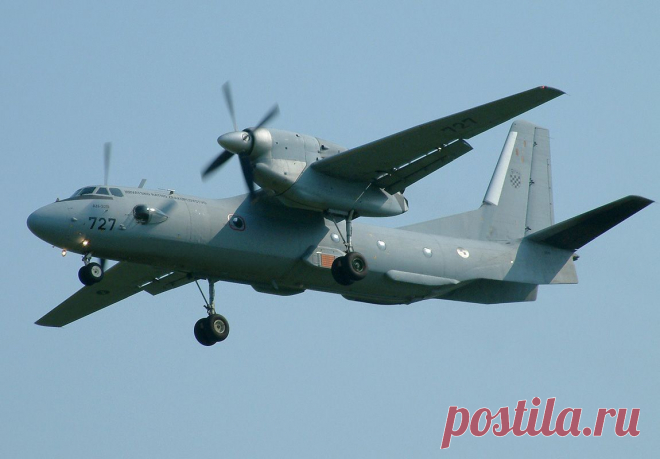 Ан-32 — военно-транспортный многоцелевой самолёт. Ан-32 разработан в КБ Антонова по заказу индийских ВВС. Поставки Ан-32 в Индию начались в 1984 году. Ан-32 может эксплуатироваться в различных климатических условиях, в том числе в условиях жаркого климата (до 50° С) и на высокогорных аэродромах (до 4500 метров). Основное назначение самолёта Ан-32 - перевозка грузов на линиях малой и средней протяжённости. Также, его можно использовать для перевозки людей, парашютного десантирования людей и платф