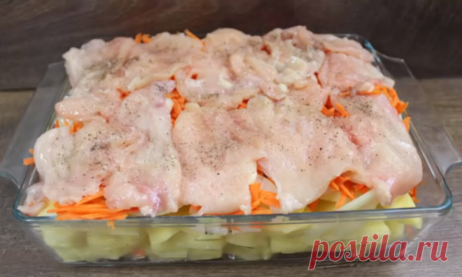 Вкусное блюдо из картофеля и куриного мяса в духовке