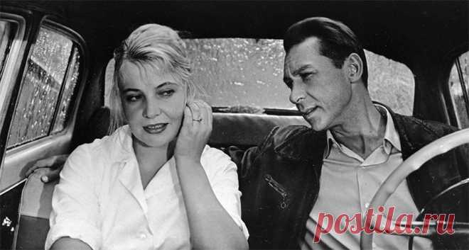 Фильму «Три тополя на Плющихе» исполнилось 50 лет. От этой песни замирает сердце! 
«Три тополя на Плющихе» – художественная картина Татьяны Лиозновой, сюжет которой разворачивается вокруг замужней женщины и матери троих детей Анны, приезжающей в столицу по делам.
В городе девушка з…