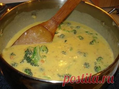 ДИЕТИЧЕСКИЙ СЫРНЫЙ СУПЧИК

На 100г -31ккал.

Смесь замороженных или свежих овощей 200 гр 
1л. воды
Сыр российский или плавленный 100 гр. 
1-2 вареных яйца-
зелень

В кипящую воду засыпать овощную смесь. Сыр натереть на терке и добавить к овощам постоянно помешивая до полного растворения..Добавить вареное яйцо порезаное кубиками. Добавить зелень, соль и перец по вкусу.