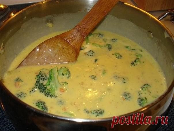 ДИЕТИЧЕСКИЙ СЫРНЫЙ СУПЧИК

На 100г -31ккал.

Смесь замороженных или свежих овощей 200 гр 
1л. воды
Сыр российский или плавленный 100 гр. 
1-2 вареных яйца-
зелень

В кипящую воду засыпать овощную смесь. Сыр натереть на терке и добавить к овощам постоянно помешивая до полного растворения..Добавить вареное яйцо порезаное кубиками. Добавить зелень, соль и перец по вкусу.