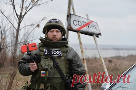 СК возбудил дело после гибели военкора Журавлева при обстреле ВСУ. Следственный комитет России возбудил дело после гибели военкора РИА Новости Ростислава Журавлева. Об этом агентству сообщили в ведомстве. РИА Новости сообщило о гибели своего военкора ранее 22 июля. По данным агентства, группа журналистов попала под обстрел в районе села Пятихатки.