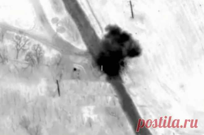 «Птица», несущая смерть. БПЛА «Форпост» вооружен «умной» бомбой КАБ-20. Российские БПЛА умеют сбрасывать «умные» авиационные бомбы и управлять ими.