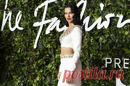 Бывшая модель Victoria's Secret купила «фермерский» дом. Бразильская топ-модель и бывший «ангел» Victoria's Secret Адриана Лима купила в Лос-Анджелесе новый дом. Она заплатила за него более 10 миллионов долларов, сообщает Dirt. Дом, построенный в современном фермерском стиле, находится в элитном квартале Брентвуд. Его построили в 2022 году.