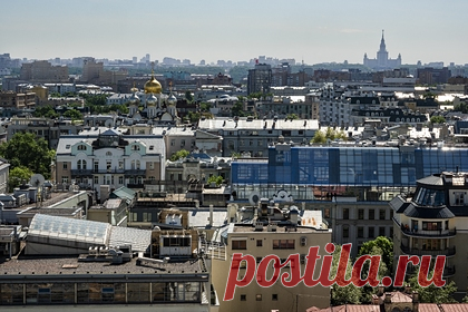 Названы районы Москвы с самым дорогим жильем. По итогам января 2022 года районами Старой Москвы с самым дорогим жильем на вторичном рынке недвижимости оказались Арбат, Хамовники и Якиманка. Такие данные назвали аналитики ЦИАН в своем исследовании. Средняя цена одного квадратного метра у лидера рейтинга — 439,8 тысячи рублей.