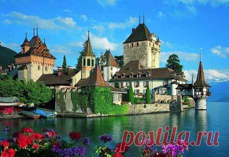 ШВЕЙЦАРИЯ. ОЗЕРО ТУН. ЗАМОК ОБЕРХОФЕН