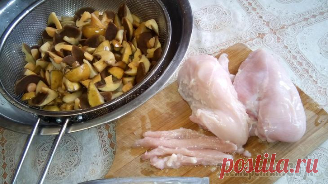 Пирог-пицца с лесными грибами и куриным мясом