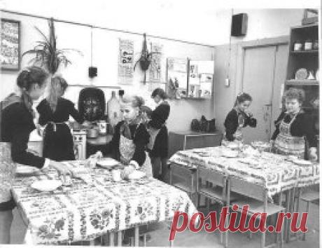 "Встретил я недавно своего давнего друга, да вначале и не узнал его.
Человеку за сорок, а на лице - ни морщинки, кожа чистая, розовая. 
Как в 20 лет. 
Потом разглядел, обнялись, разговорились и рассказал тот свою историю: несколько лет назад поехал в своё родное село и показали ему мужичка и спросили, сколько тому лет на вид: "60 лет", - отвечаю.
Ан нет, говорят, - 97 лет ему!"
И свели с тем мужичком-дедком. Дедок же рассказал свою историю: 
"В 40 лет поставили мне диагноз...