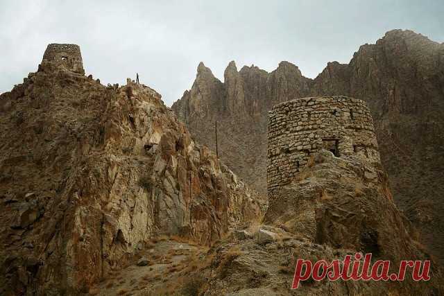 Մեղրիի ամրոցը միջնադարյան Հայաստանի ճարտարապետական հուշարձան է: Գտնվում է Մեղրի քաղաքի տարածքում, բարձր բլրի գագաթին: Առաջին անգամ ամրոցը հիշատակվել է 1083թ.ին: Ամրոցն ամբողջովին վերականգնվել է 18-րդ դարում: