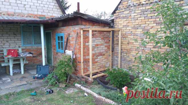 Дровник для дачи В августе 2019г. мы семьей преобрели дачу, работы по обустройству начались в 2020 году, как раз было актуально на период пандемии, изначально она выглядела так.
И понеслось:

















