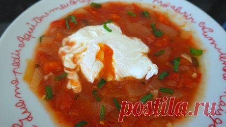 Португальский томатно-луковый суп с яйцом пашот Всем привет! Сегодня хотела бы предложить приготовить наивкуснейший томатный суп с луком и яйцом из Португалии. А точнее с острова Мадейра. Мы живем на острове с декабря месяца и сразу просто влюбились в этот суп! Элементарные продукты, а сочетание вас удивит!