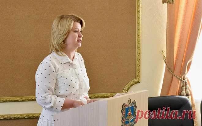 Суд арестовал квартиры и машины двух экс-замгубернатора Брянской области. Егорова и Кулешова были задержаны в марте прошлого года по подозрению в получении взятки в размере 4,4 млн руб. за поставки компьютеров в образовательные учреждения. Суд арестовал квартиры, участки и машины женщин