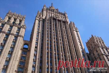 В МИД заявили, что другие страны реагировали бы на угрозы Украины жестче РФ. По словам Алексея Полищука, данные угрозы были искусственно сконструированы США и их сателлитами.