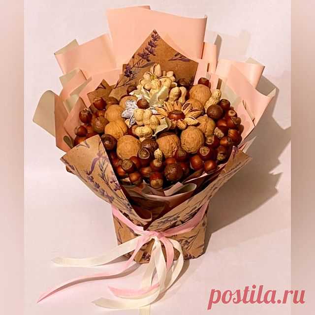 Photo by Букеты - Подарки ТОБОЛЬСК on May 02, 2021. May be an image of food, flower and indoor.
