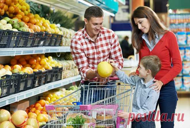 10 самых вредных продуктов
Годами мы поглощаем то, что постепенно, исподволь, с настойчивостью дождевой капли, подтачивающей камень, разрушает наше здоровье. Продукты, которые часто кажутся нам самыми вкусными, а некоторые еще и всерьез полагают, что они – весьма полезны, зачастую становятся причинами системных недугов, таких как ожирение, сахарный диабет 1 и 2 типа, метаболический синдром, аллергия. Они укорачивают человеческую жизнь и приводят к преждевременной смерти.