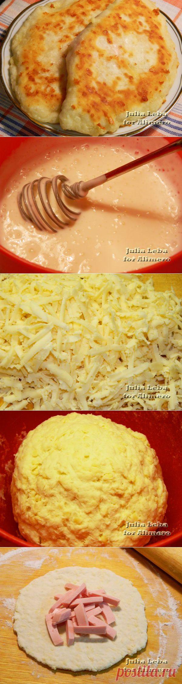 Быстрые сырные лепёшки с колбасой / Рецепты с фото