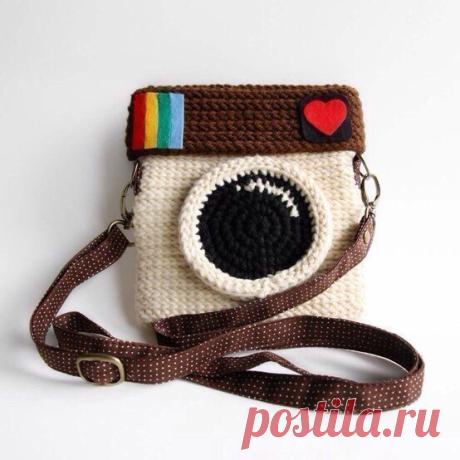 Cумочка Инстаграмм
Шедевры амигуруми - подпишись и ТЫ на лучшее!

Сумка "Инстаграм"
Описание:
Для того, чтобы сумочка хорошо смотрелась и не боялась улицы, нужно выбрать плотную пряжу такую, как «кроха».
Сокращения:
сбн- стобик без накида
сп-соединительная петля
вп-воздушная петля
п- петля
приб- прибавка (2 сбн в одну п)

Основа.
В конце вязания не забудьте вывернуть сумочку на левую сторону и сделать дно сумке, просто свяжите между собой две стороны столбиками без накида,...