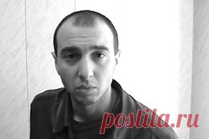 Лидера кутаисских воров в законе застрелили на глазах у сына. В Греции застрелили одного из лидеров кутаисской воровской диаспоры Шоту Тевдорадзе (Шотико). Убийство произошло в Афинах в ночь на воскресенье, 2 января. 41-летнему Тевдорадзе выстрелили в голову на глазах у его сына. Возможным мотивом убийства вора в законе называют его разногласия с Важей Биганишвили.