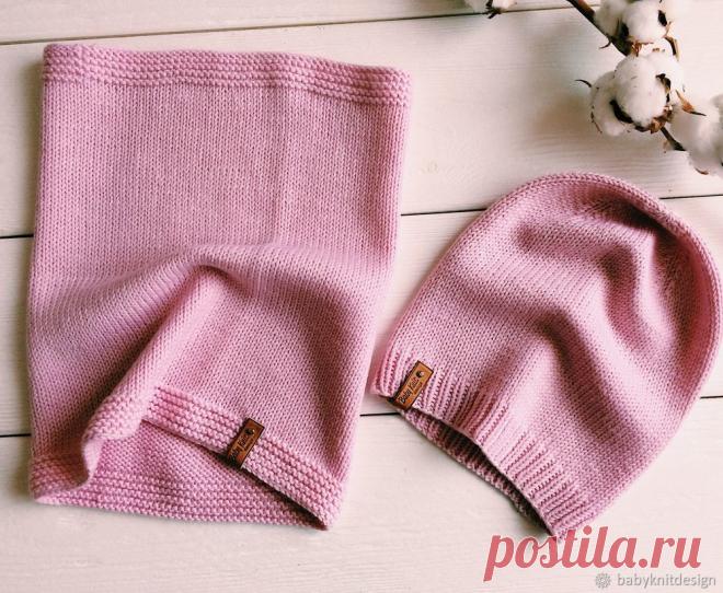 Вяжем комплект аксессуаров: шапка-бини и снуд – Ярмарка Мастеров