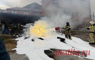 При падении вертолета в Дагестане погибли четыре человека. В тяжелом состоянии находятся трое пострадавших