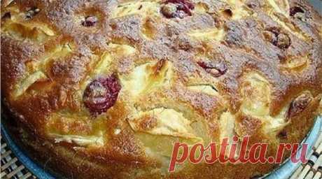 Шарлотка яблочная с вишней: Такую вкусную мало кто пробовал
