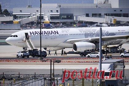 Женщина ударила дочь головой о стену в самолете и была оштрафована на восемь тысяч рублей