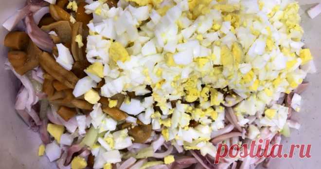 Салат с кальмарами - 921 пошаговый рецепт с фото 🔥 Пошаговый рецепт с фото: салат с кальмарами - как приготовить в домашних условиях! 921 способа как приготовить салат с кальмарами – просто, быстро и вкусно!