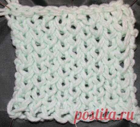 Учимся вязать на луме (Loom knitting). Урок седьмой: узор из простых и кручёных петель
