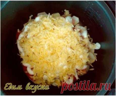 СОЧНОЕ МЯСО "ПО-ФРАНЦУЗСКИ" 
Самый популярный рецепт!

ИНГРЕДИЕНТЫ:
● мясо (свинина)
● картофель (4 шт)
● 2 луковицы
● 1 большой помидор
● майонез
● сыр
● приправы

ПРИГОТОВЛЕНИЕ:
Нарезаем мясо мелкими кусочками, минут 10 даем просушиться, затем его солим и добавляем приправу. Нарезаем картофель кружками.Выкладываем мясо в мультиварку (предварительно смазав чашу растительным маслом). Добавляем лук, нарезанный кольцами. Выкладываем сверху картошку. Режем кольцами помидор и ...