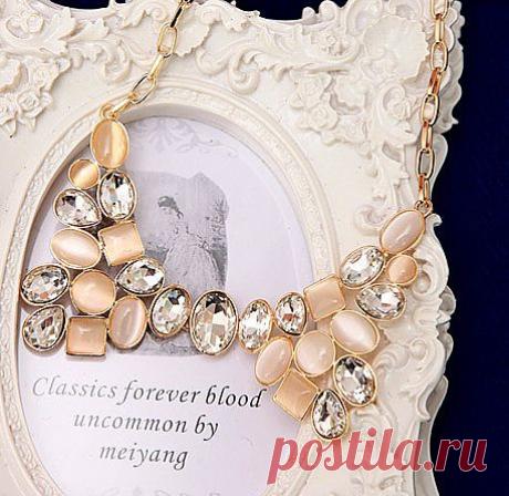 Колье из крупных камней