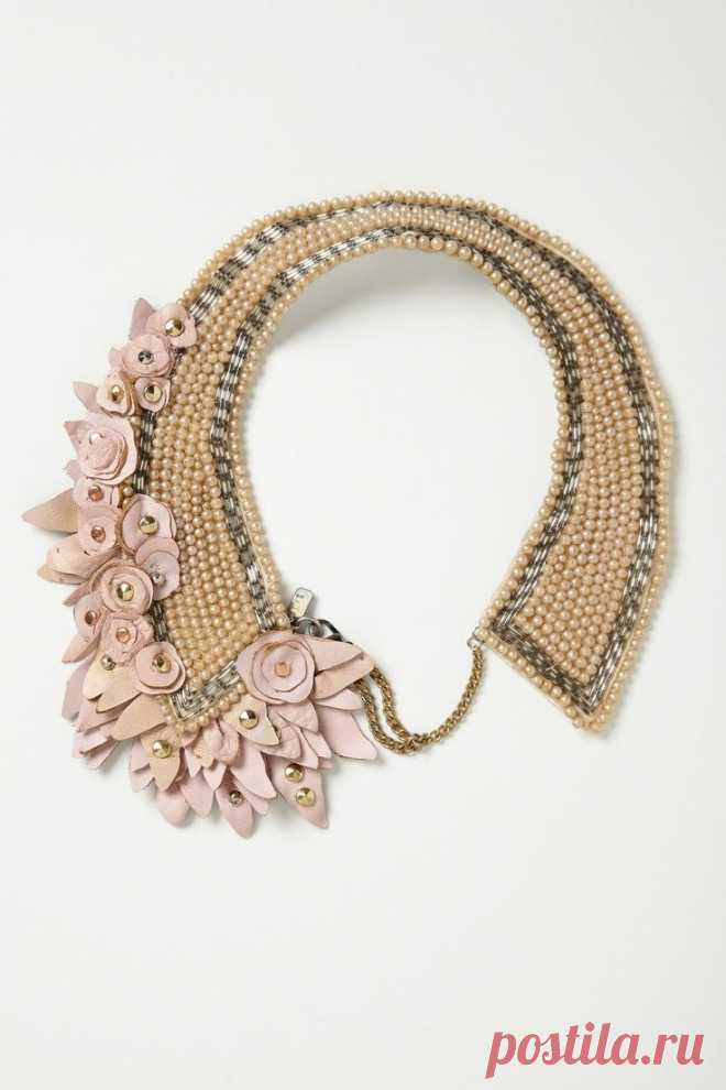 (87) Blushing Pearl Bib Necklace