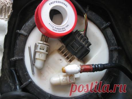 Лючок для доступа к бензонасосу из салона. (Р) (с. 24) / Ford Focus 1 — FFClub