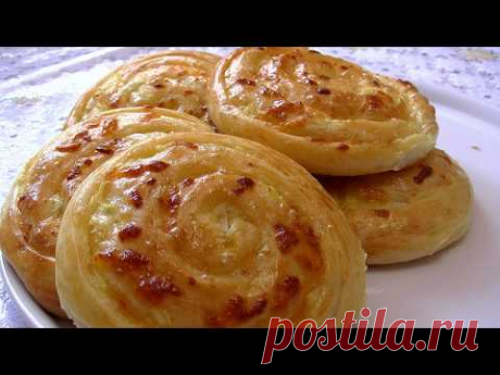 Луковые лепёшки с сыром.