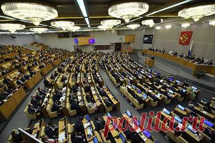 Названы сроки принятия Госдумой проекта о лишении статуса уехавших адвокатов. Госдума 20 февраля примет законопроект, который предусматривает лишение статуса уехавших из России адвокатов. Как пишут «Ведомости», 12 февраля комитет по госстроительству одобрил документ ко второму чтению. Изменения предлагается внести в закон об адвокатской деятельности и адвокатуре.