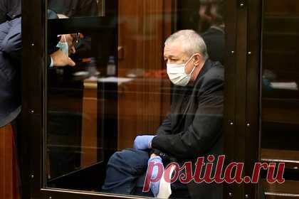 Адвокат рассказал о нарушенном обещании Михаила Ефремова. Адвокат Александр Добровинский, представляющий потерпевших в деле о смертельном ДТП с участием актера Михаила Ефремова, рассказал о нарушенном обещании артиста. По словам юриста, после аварии, в которой погиб курьер Сергей Захаров, Ефремов дал много обещаний матери жертвы ДТП.