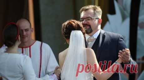 На выставке «Россия» подвели итоги первого Всероссийского свадебного фестиваля. На международной выставке-форуме «Россия» завершился первый Всероссийский свадебный фестиваль. В финальный день на главной уличной сцене прошла регистрация брака 13 пар из Центрального федерального округа. Читать далее