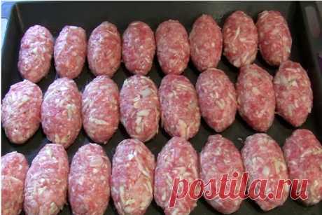 Очень сочные и вкусные ленивые голубцы - Кулинарная страница

Спасибо моей бабушке, научила готовить такое чудо! Очень сочные и вкусные ленивые голубцы. От таких голубцов без ума вся моя семья.
